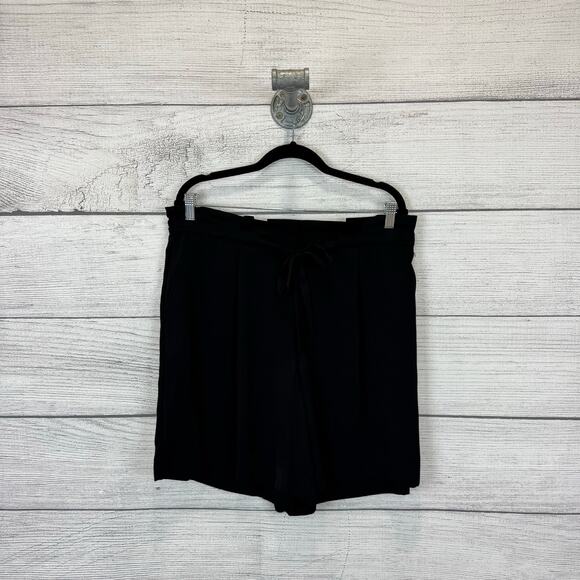 Liz Claiborne Women's Black Drawstring Waisted Shorts Size 14 - Picture 1 of 8